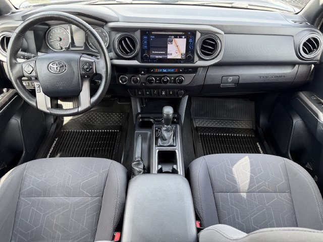Used 2017 Toyota Tacoma TRD Off-Road w/ Premium & Technology Package AWD/4WD image 12