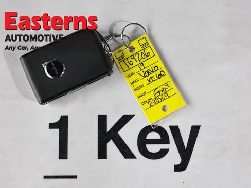 Used 2019 Volvo XC60 T6 Momentum w/ Premium Package image 26