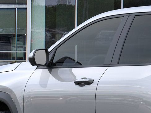 New 2027 Chevrolet Equinox LT w/ Convenience Package II FWD image 12
