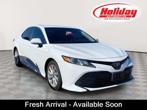 Used 2020 Toyota Camry LE FWD image 1