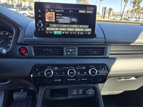 Used 2023 Honda Pilot TrailSport image 21