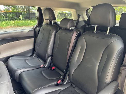 Used 2026 Kia Carnival FWD image 42