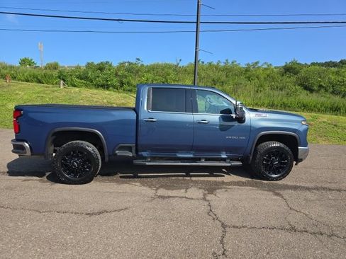Used 2025 Chevrolet Silverado 3500 LTZ w/ LTZ Plus Package AWD/4WD image 5