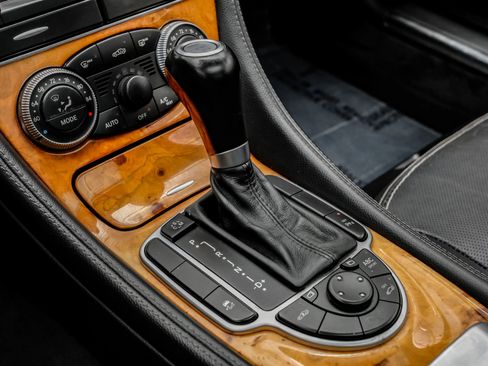 Used 2012 Mercedes-Benz SL 550 image 24