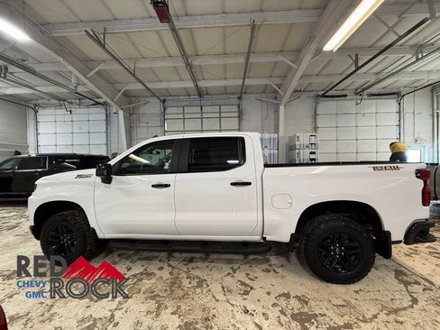 Used 2022 Chevrolet Silverado 1500 LT Trail Boss w/ Bed Protection Package image 8