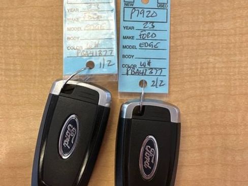 Used 2023 Ford Edge SEL w/ Convenience Package AWD/4WD image 3