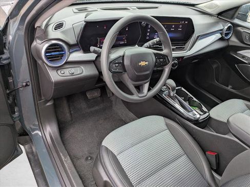 Used 2025 Chevrolet Trax LT image 12