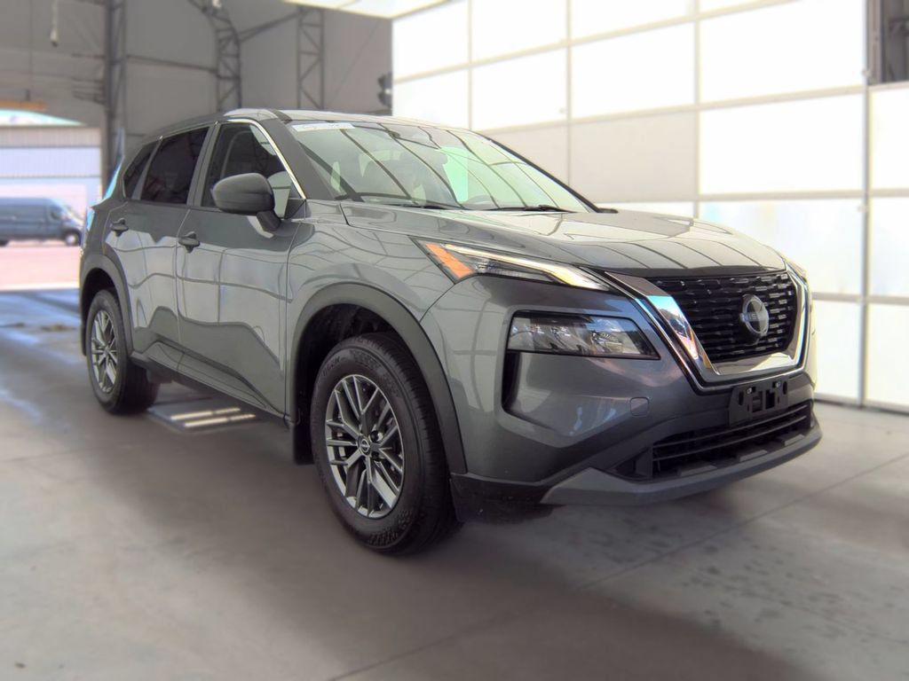 Used 2023 Nissan Rogue S AWD/4WD image 3