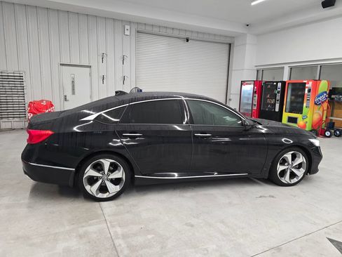 Used 2019 Honda Accord Touring image 7