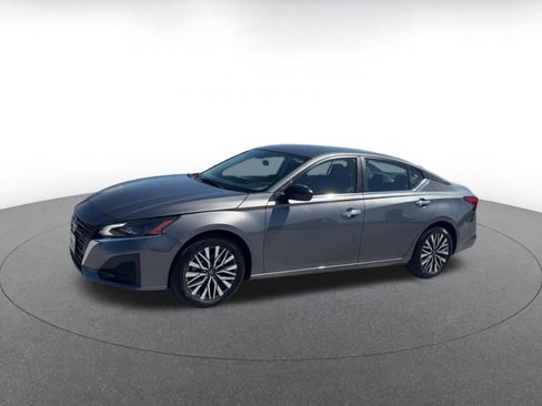 Used 2025 Nissan Altima 2.5 SV FWD image 8