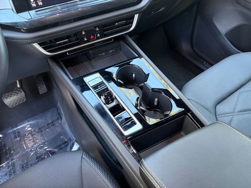 Used 2025 Volkswagen Atlas Cross Sport SE image 36