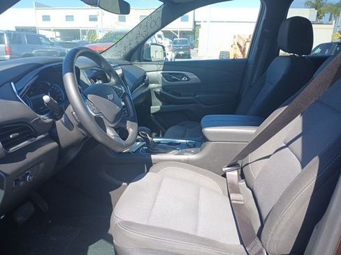 Used 2023 Chevrolet Traverse LT image 11