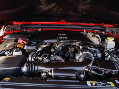 Used 2021 Jeep Gladiator Mojave AWD/4WD image 32