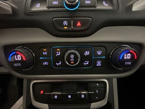 Used 2024 GMC Terrain SLE w/ Driver Convenience Package FWD image 19