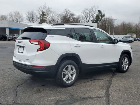 Used 2022 GMC Terrain SLE w/ Driver Convenience Package AWD/4WD image 3
