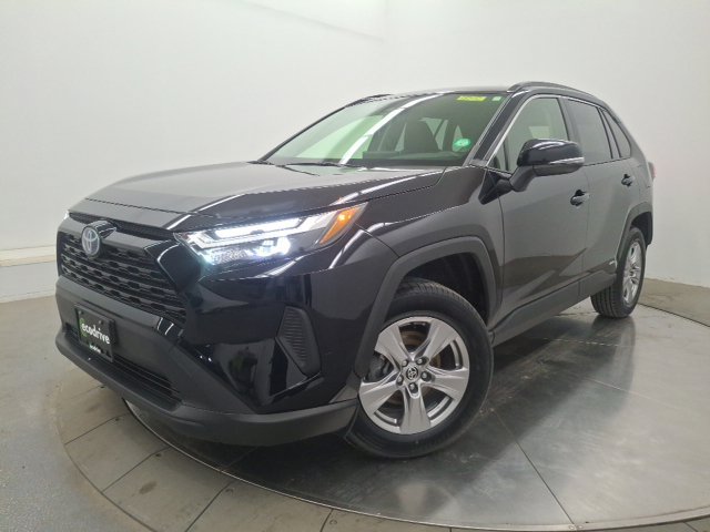 Used 2023 Toyota RAV4 XLE AWD/4WD image 1