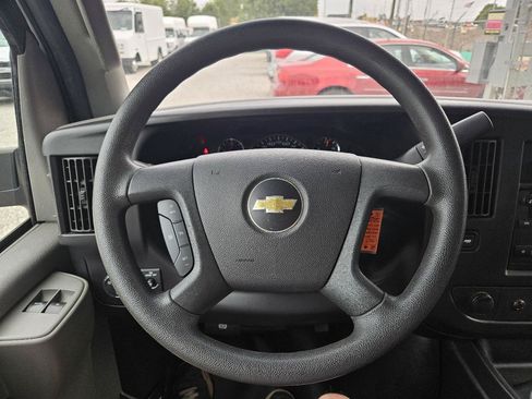 Used 2017 Chevrolet Express 2500 RWD image 40