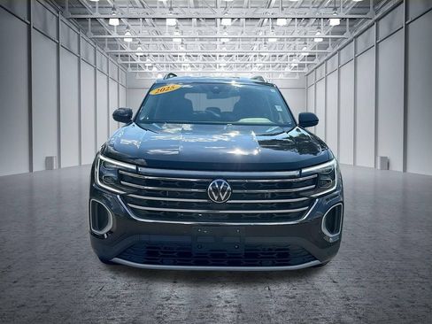 Used 2025 Volkswagen Atlas SE AWD/4WD image 2