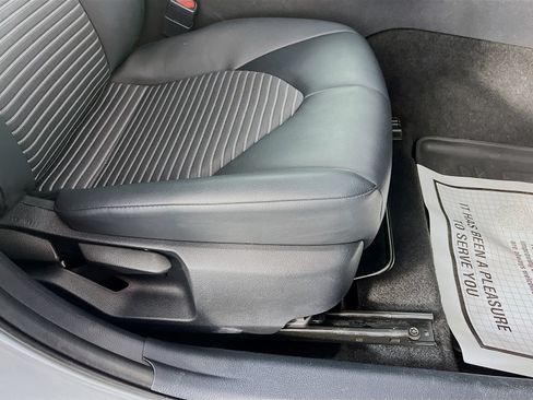 Used 2022 Toyota Camry SE FWD image 29