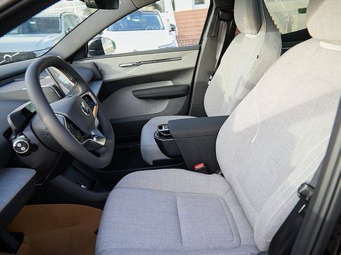 New 2025 Volvo EX30 Ultra w/ Protection Package Premier image 17