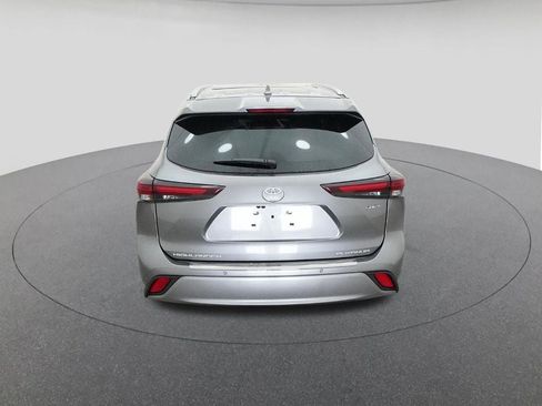New 2026 Toyota Highlander Platinum image 7