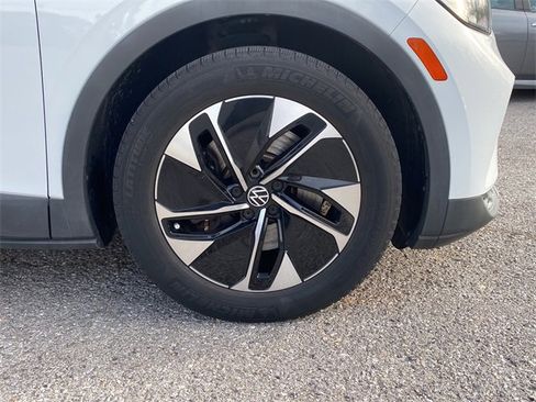 Used 2021 Volkswagen ID.4 Pro image 9