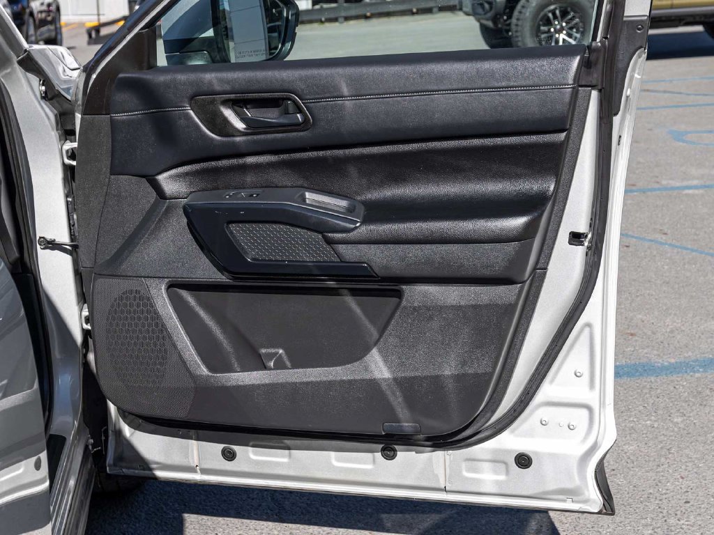 Used 2023 Nissan Pathfinder SV AWD/4WD image 12