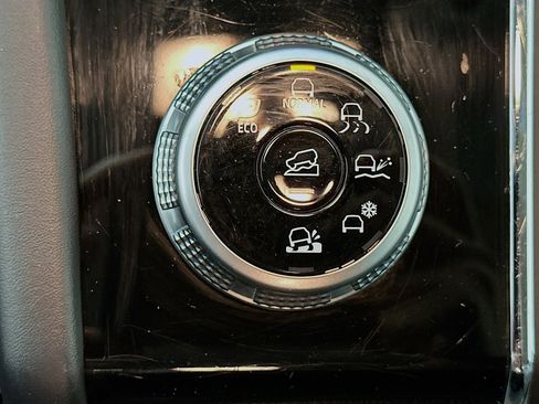 Used 2023 Mitsubishi Outlander SE image 26