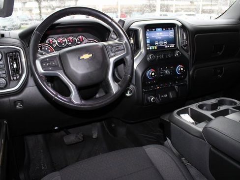 Used 2022 Chevrolet Silverado 1500 LT w/ Z71 Off-Road Package image 4