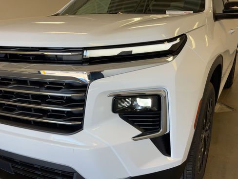 New 2026 Chevrolet Traverse LT w/ Sun and Wheel Package image 9