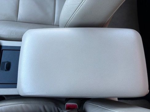 Used 2012 Toyota Camry L image 36