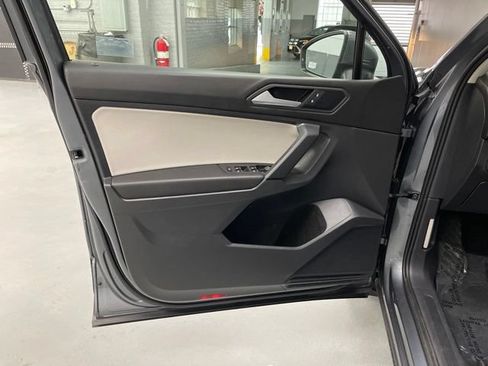 Used 2019 Volkswagen Tiguan SE w/ Panoramic Sunroof Package AWD/4WD image 27