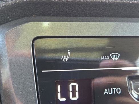 Used 2022 Volkswagen Tiguan SE image 25