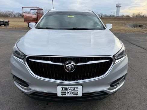 Used 2020 Buick Enclave Essence image 3