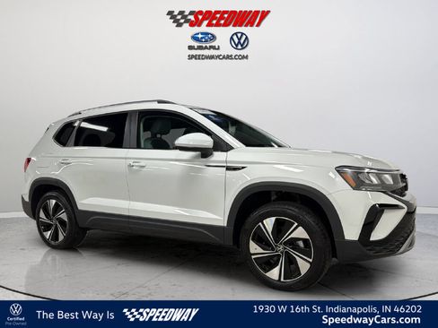 Certified 2024 Volkswagen Taos SE w/ Panoramic Sunroof Package AWD/4WD image 1