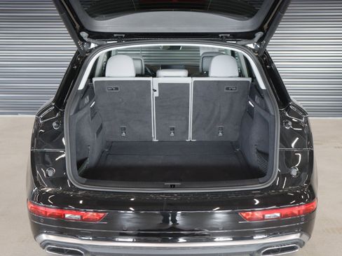 Used 2024 Audi Q5 2.0T Premium w/ Convenience Package image 12