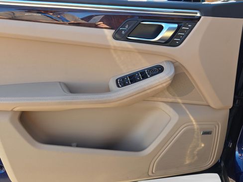 Used 2022 Porsche Macan image 33