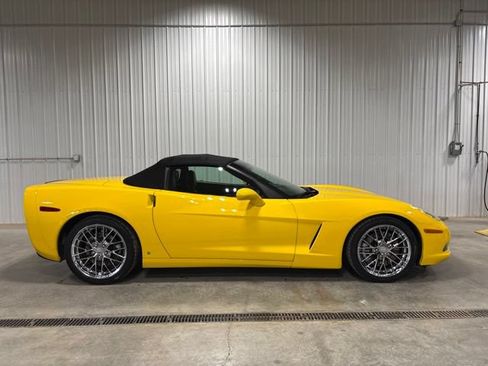 Used 2006 Chevrolet Corvette Convertible w/ Preferred Equipment Group RWD image 2