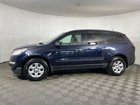 Used 2017 Chevrolet Traverse LS FWD image 2