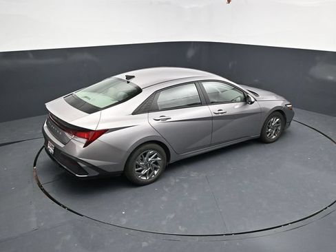 Used 2024 Hyundai Elantra SEL FWD image 45