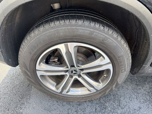 Used 2019 Mercedes-Benz GLC 300 4MATIC image 16