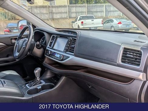 Used 2017 Toyota Highlander XLE AWD/4WD image 27