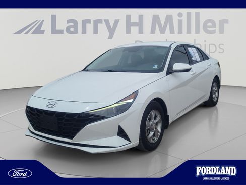 Used 2022 Hyundai Elantra SE FWD image 1
