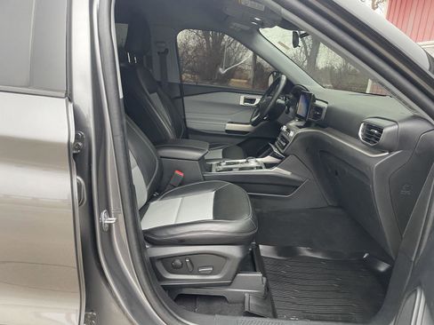 Used 2023 Ford Explorer XLT w/ Equipment Group 202A image 27