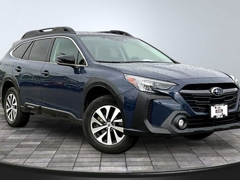Used 2024 Subaru Outback Premium AWD/4WD image 3