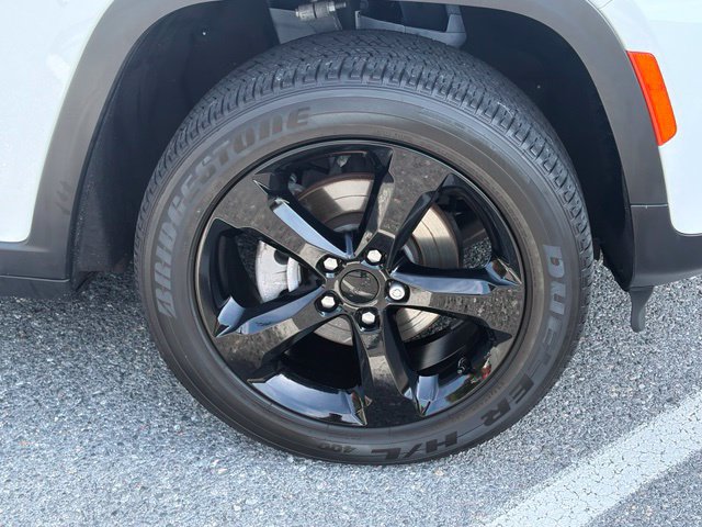 Used 2024 Jeep Grand Cherokee Altitude AWD/4WD image 11