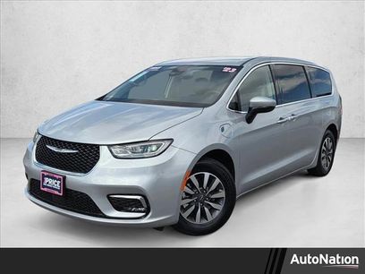 Used 2023 Chrysler Pacifica Touring-L