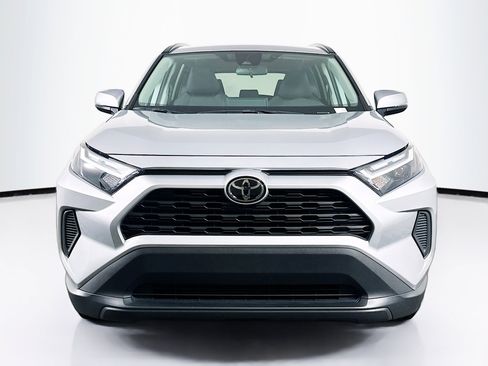 Used 2025 Toyota RAV4 XLE FWD image 2
