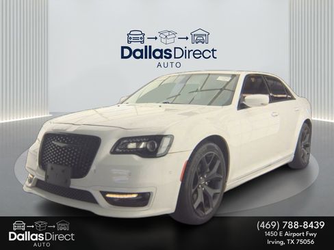 Used 2022 Chrysler 300 Touring L image 2