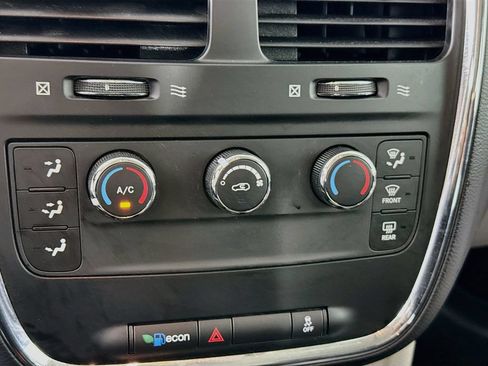 Used 2014 Dodge Grand Caravan American Value Package FWD image 16